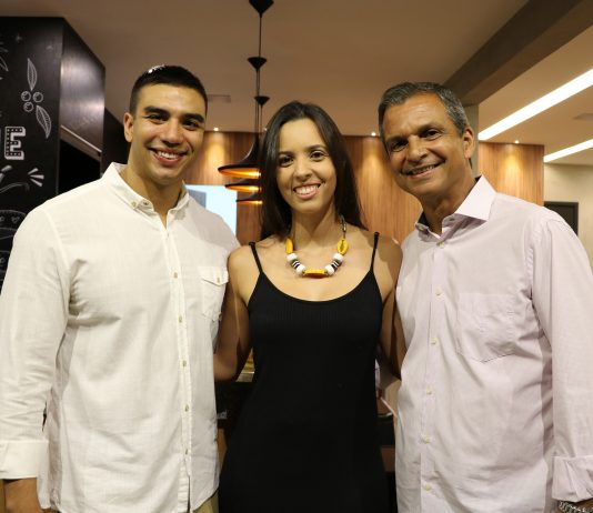 Sócios brindam nova fase do Açaí Casca