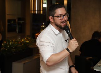 Evento Idélli une gastronomia e karaokê