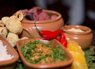 Feijoada com samba agita as sextas-feiras no Universal