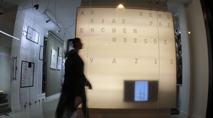 Minimalismo é inspiração: confira nova vitrine da cidade