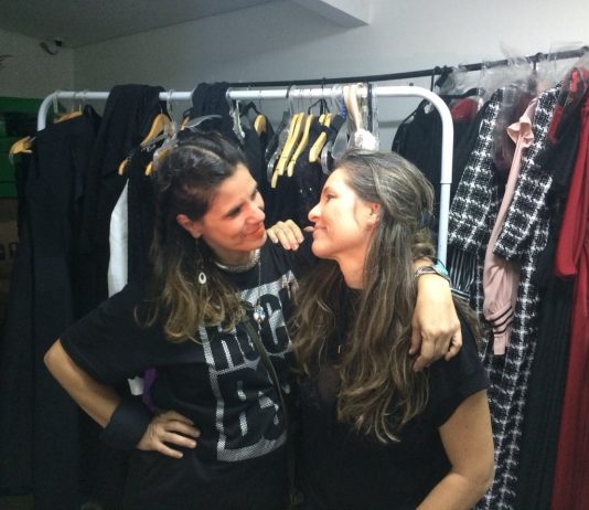 Loca como Tu Madre recebe lançamento das coleções de Fernanda Ferrugem e Sidma Kurt