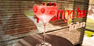 Finitura leva conceito de lounge bar dedicado ao gin para CASACOR Brasília