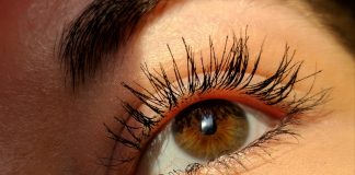 Alongamento de cílios vira febre entre as brasileiras