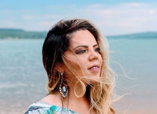 Cris Costa faz apresentação única no Clube do Choro