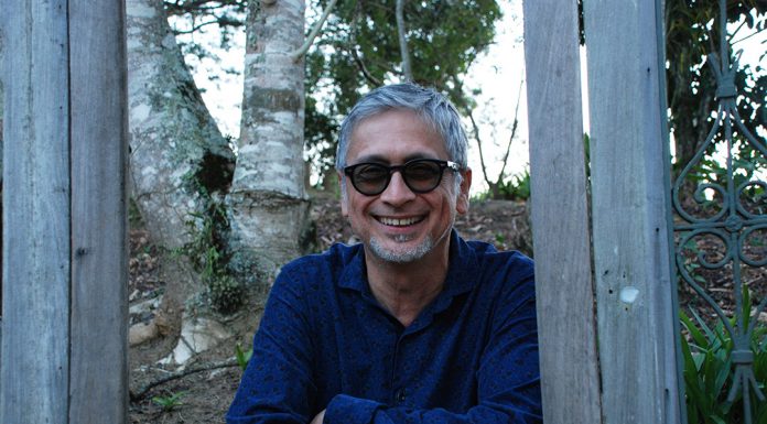 B Hotel Brasília traz o compositor Zé Renato