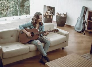 Daniela Firme lança seu novo EP com show no Clube do Choro