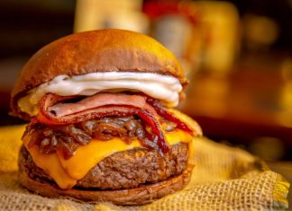 Delivery: Dobradinha de hambúrguer artesanal