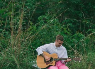 Cantor e multi-instrumentista Junin lança o primeiro EP solo “Músicas para a Janela”