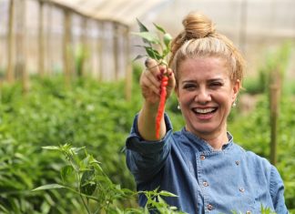 “A força da mulher na gastronomia” é o tema de lives da chef Leninha Camargo