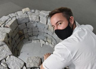 Marcos Amaro e Ksenia Kogan Amaro visitam a exposição “O Poço”