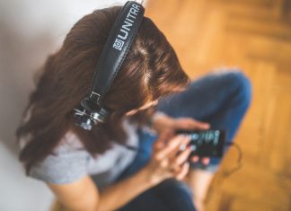 Surdez: especialista alerta para os sintomas e tratamento precoce