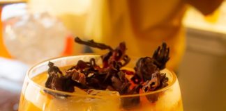 Santo Bar oferece drinque de cortesia para quem vacinou contra Covid