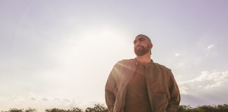 Gaê lança balada dramática em parceria com Renato Enoch