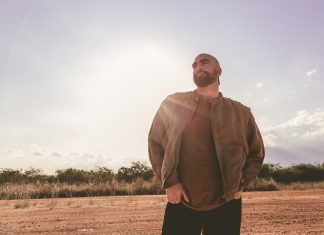 Gaê lança balada dramática em parceria com Renato Enoch