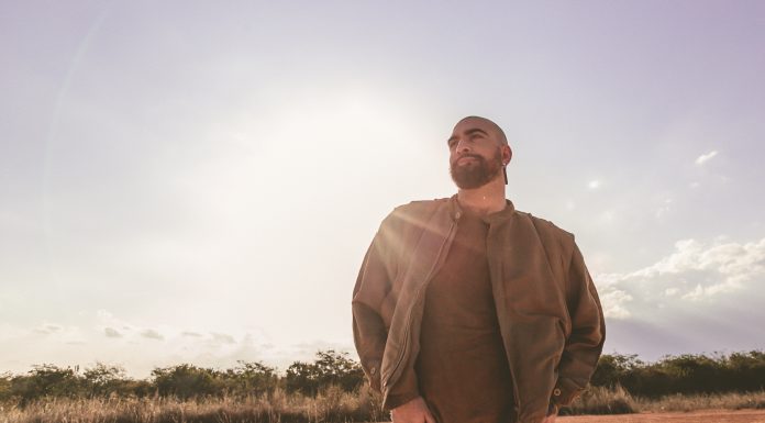 Gaê lança balada dramática em parceria com Renato Enoch