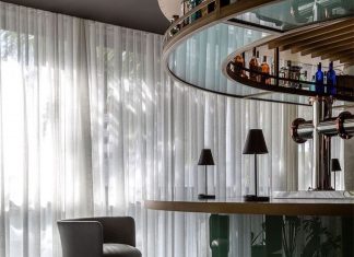 Jader Almeida apresenta a atemporal e elegante banqueta Claire