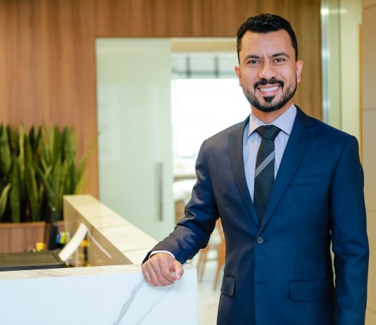 Dr. André Moreira estende serviços de sua clínica de dermatologia