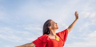 Alessandra Terribili apresenta seu novo disco no Clube do Choro