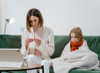 Especialista alerta sobre os perigos de medicar crianças sem acompanhamento médico