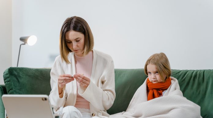 Especialista alerta sobre os perigos de medicar crianças sem acompanhamento médico