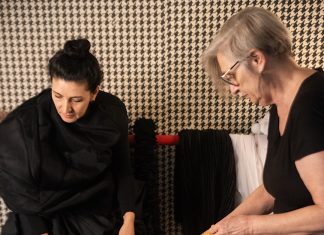 Exposição propõe reflexão sobre o cenário atual da indústria da moda