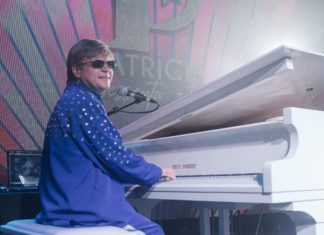 Maestro Rogério Martins e a Orquestra Filarmônica de Brasília celebram Elton John no Made In Japan