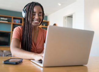 Educadores se unem para oferecer formação gratuita a professores da rede pública e privada de ensino