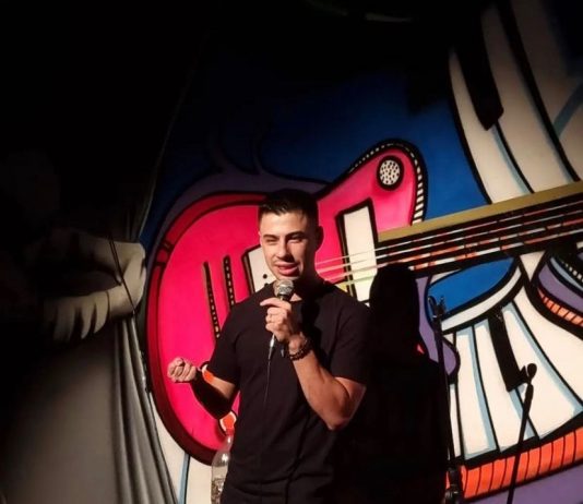 Guardians Comedy Club apresenta humorista Vini Santos