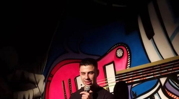 Guardians Comedy Club apresenta humorista Vini Santos