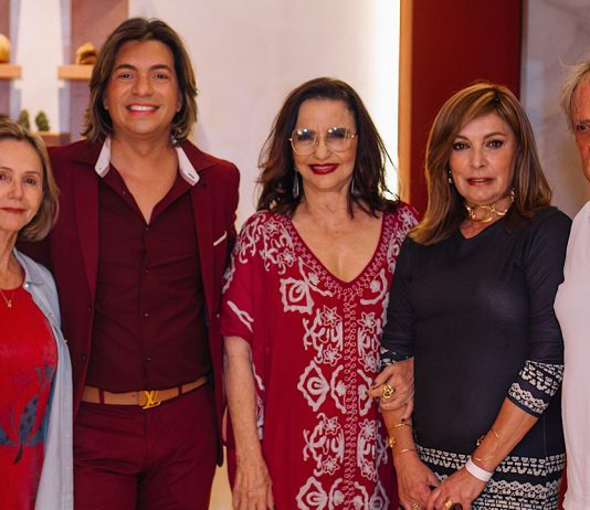 Jota Pacini celebra espaço da CASACOR em noite especial