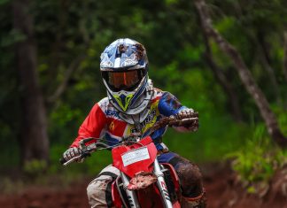 Garoto brasiliense se destaca no motocross nacional