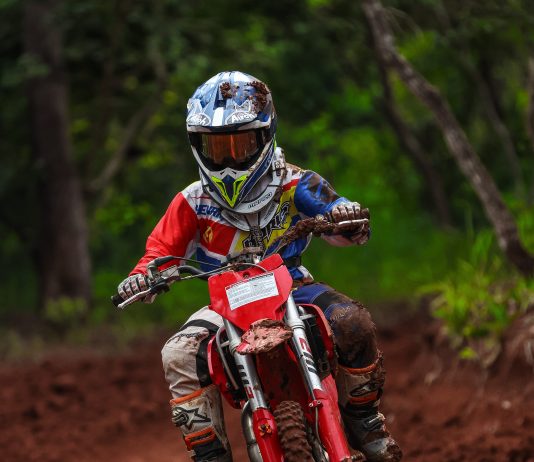 Garoto brasiliense se destaca no motocross nacional