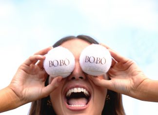 Theresa Fonseca incorpora tenista em ensaio de fotos