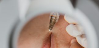 Especialista alerta para riscos da harmonização facial com PMMA