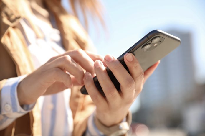 Post retrato instagram salvar postagem minimalista preto e roxo