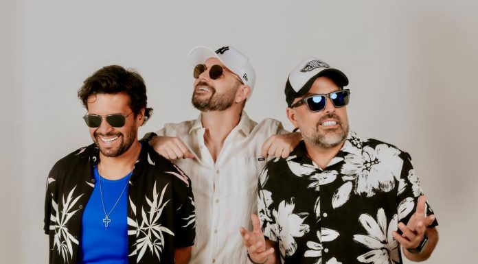 Pré-carnaval do bloco Eduardo & Mônica mistura rock e clima de bloquinho no Galpão 17