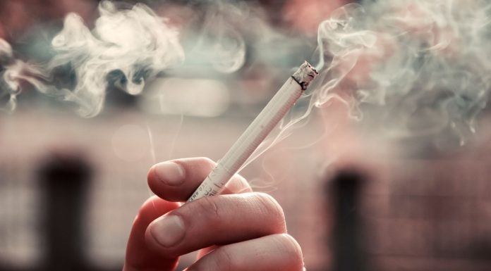 Tabagismo volta a crescer no Brasil e acende alerta para uso de cigarros eletrônicos entre jovens