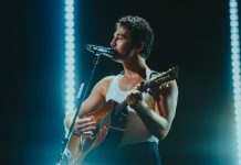 Tiago Iorc celebra dez anos de “Troco Likes” com show comemorativo