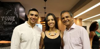 Sócios brindam nova fase do Açaí Casca