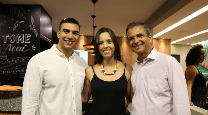 Sócios brindam nova fase do Açaí Casca