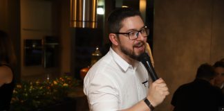 Evento Idélli une gastronomia e karaokê