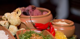 Feijoada com samba agita as sextas-feiras no Universal