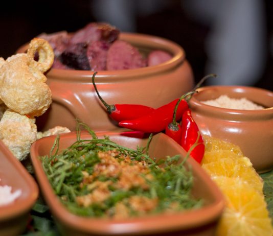 Feijoada com samba agita as sextas-feiras no Universal