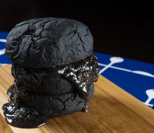 Dólar Furado Burger invade Complexo Gastronômico da chef Lídia Nasser