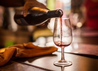 Nola Gastrobar lança open bar às quartas e brunch mensal