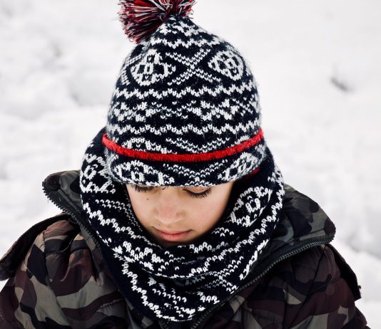 Saiba como agasalhar as crianças adequadamente no inverno