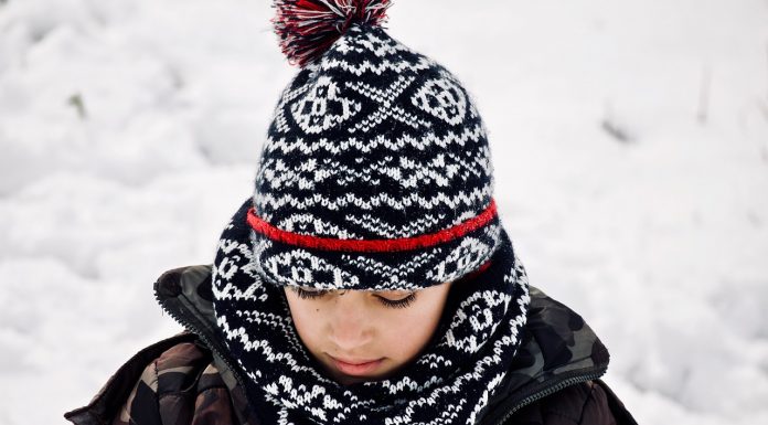 Saiba como agasalhar as crianças adequadamente no inverno