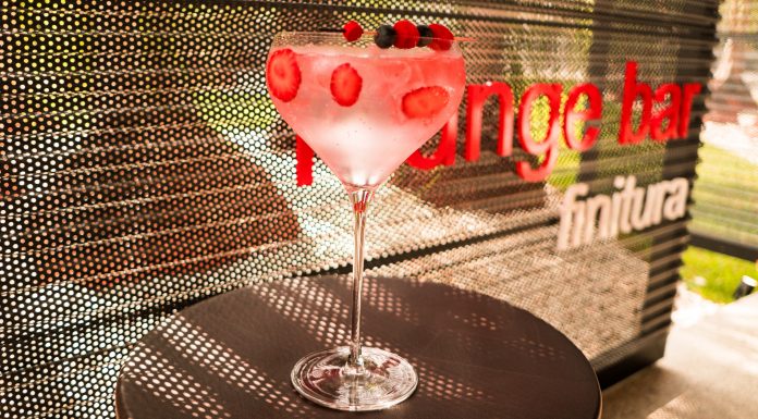 Finitura leva conceito de lounge bar dedicado ao gin para CASACOR Brasília