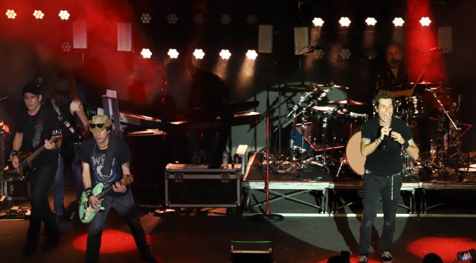 Idélli Brasília confraterniza em show da banda Capital Inicial