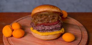 Geléia Burger lança hambúrguer com pequi
